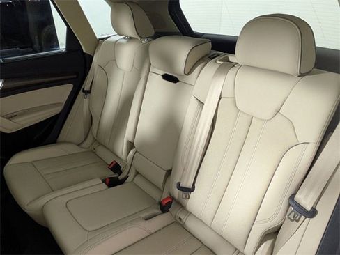 Used 2024 Audi Q5 2.0T Prestige image 27