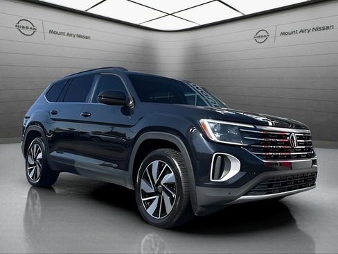 Used 2024 Volkswagen Atlas SE image 1