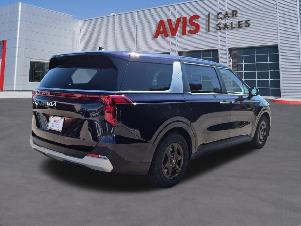 Used 2025 Kia Carnival FWD image 6