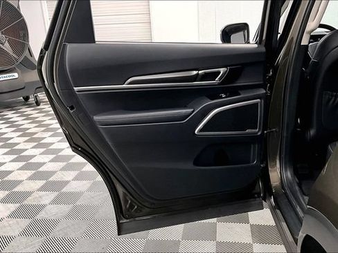 Used 2025 Kia Telluride S FWD image 22
