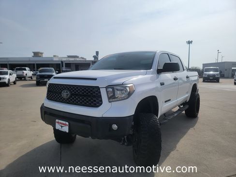 Used 2020 Toyota Tundra SR5 w/ SR5 Upgrade Package image 3