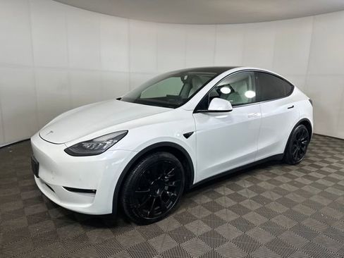 Used 2021 Tesla Model Y Long Range image 7
