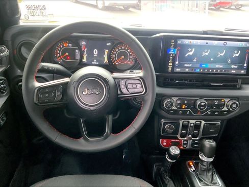 Used 2024 Jeep Wrangler Unlimited Rubicon w/ Technology Group image 6