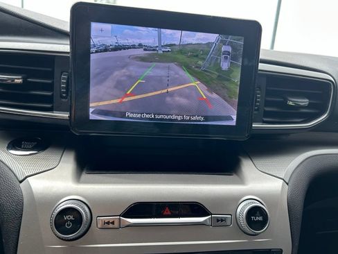 Certified 2022 Ford Explorer XLT w/ Equipment Group 202A AWD/4WD image 15