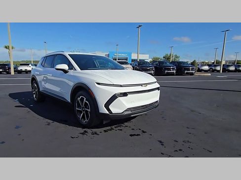 New 2026 Chevrolet Equinox EV LT image 25