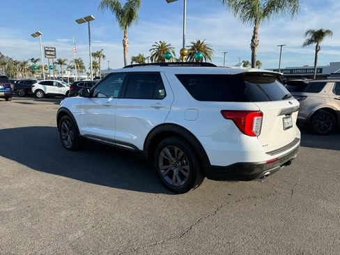 Used 2024 Ford Explorer XLT w/ Equipment Group 202A image 4