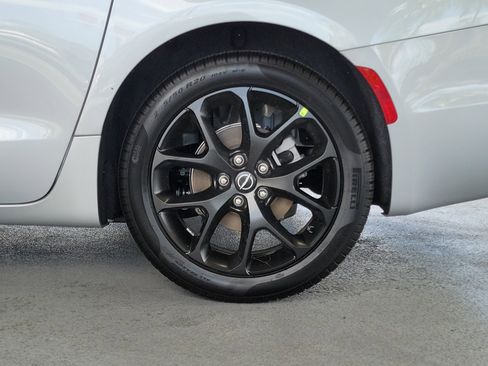 New 2026 Chrysler Pacifica Limited w/ S Appearance Package FWD image 7