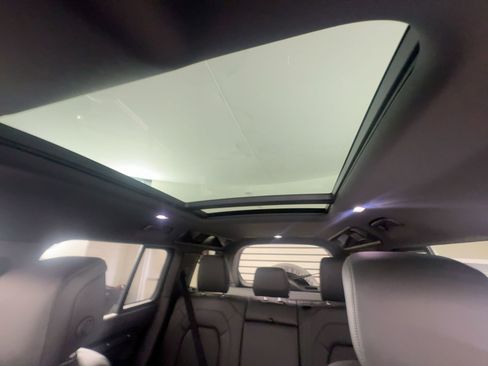 New 2026 Land Rover Defender 110 X-Dynamic SE image 17