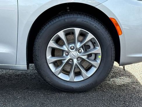 New 2026 Chrysler Pacifica Select image 17