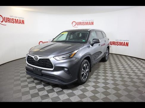 Used 2024 Toyota Highlander XLE AWD/4WD image 1