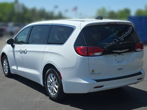 Used 2023 Chrysler Voyager LX FWD image 4