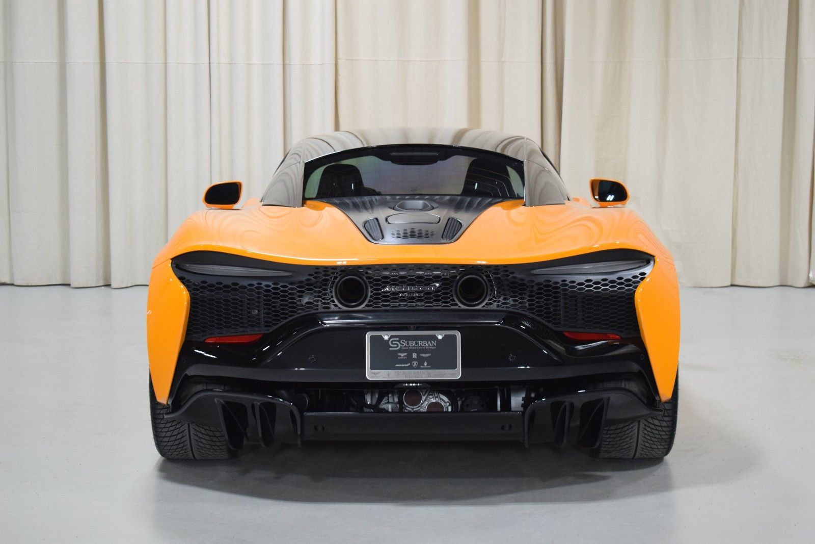 Used 2024 McLaren Artura RWD image 12