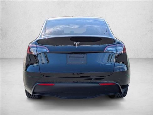 Used 2022 Tesla Model Y Long Range image 7