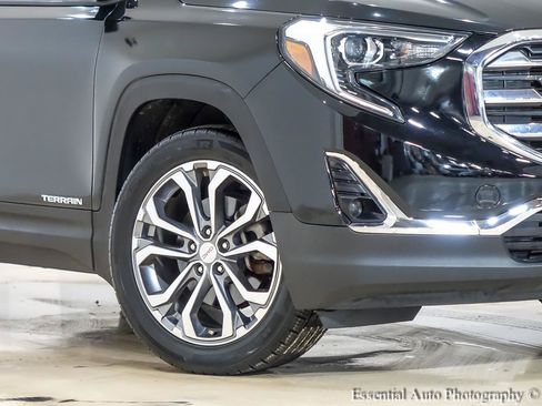 Used 2018 GMC Terrain SLT w/ Preferred Package AWD/4WD image 3