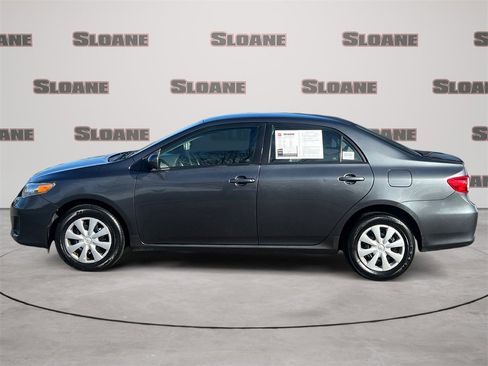 Used 2011 Toyota Corolla LE image 2