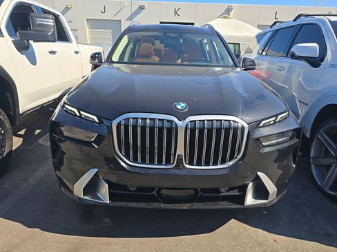 Used 2024 BMW X7 xDrive40i AWD/4WD image 2
