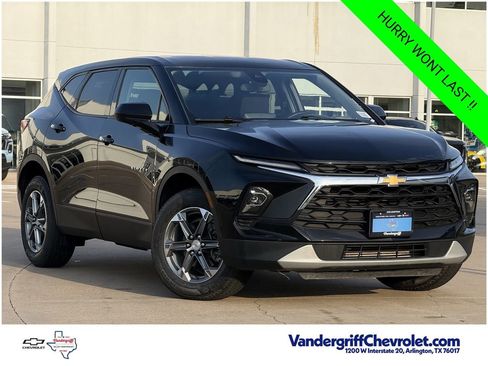 Certified 2025 Chevrolet Blazer LT FWD image 2