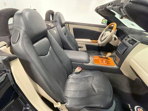 Used 2005 Cadillac XLR image 49