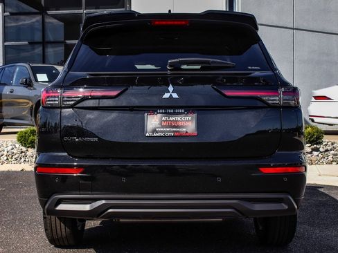 New 2025 Mitsubishi Outlander ES image 5