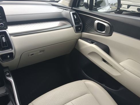 Used 2023 Kia Sorento EX image 16