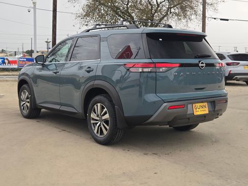 New 2026 Nissan Pathfinder SL image 5