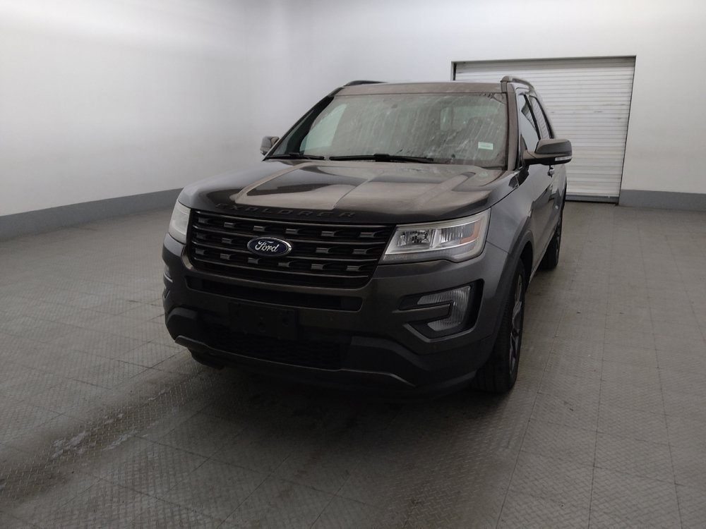 Used 2017 Ford Explorer XLT w/ Equipment Group 202A AWD/4WD image 15