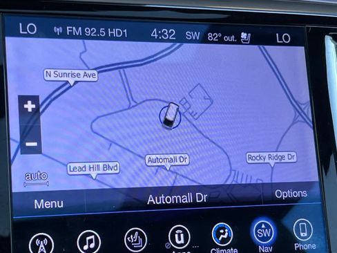 Used 2017 Chrysler Pacifica Limited w/ UConnect Theater Package FWD image 23