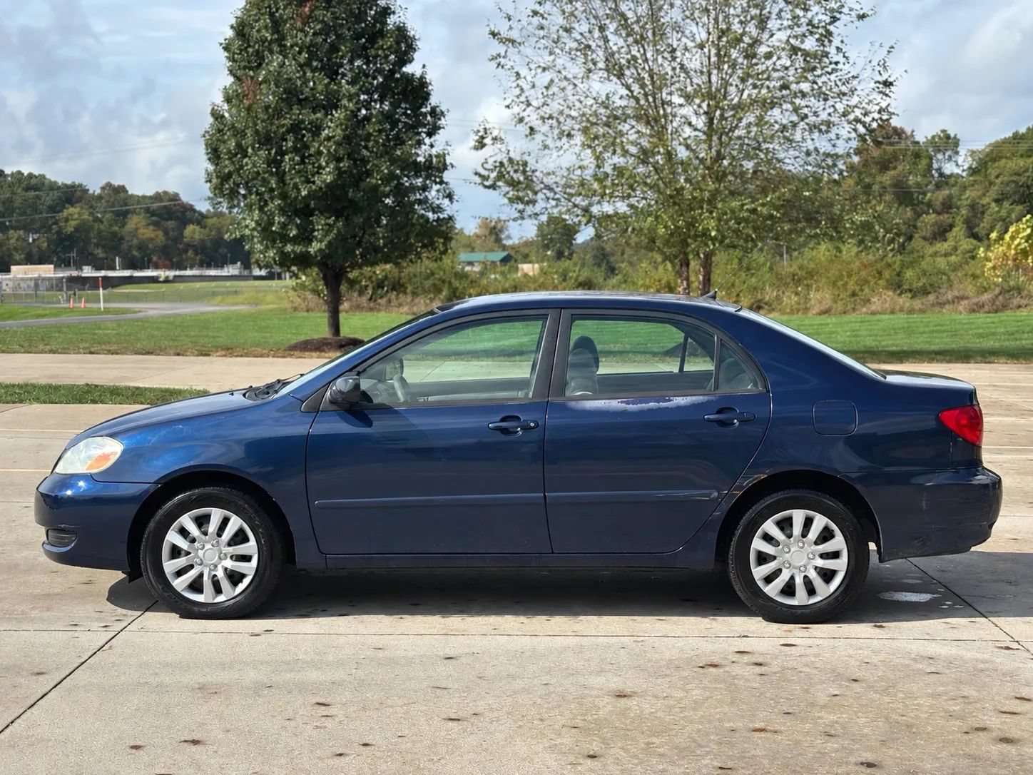Used 2005 Toyota Corolla LE w/ JBL Value Pkg FWD image 2