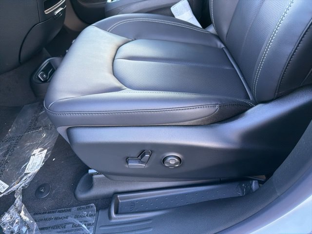 New 2026 Chrysler Pacifica Select w/ S Appearance Package FWD image 10