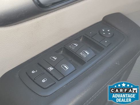 Used 2017 Chrysler Pacifica LX image 32