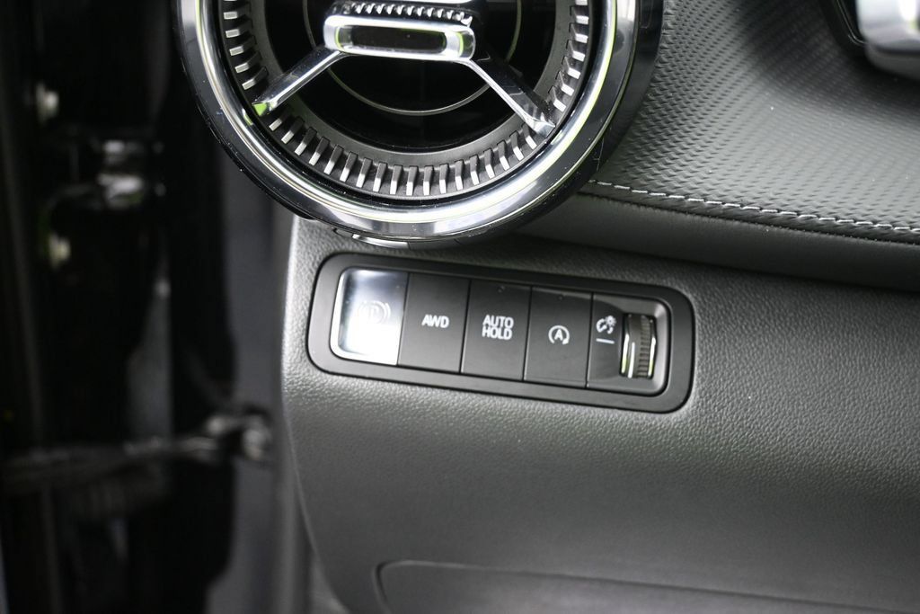 Used 2026 Chevrolet Equinox LT AWD/4WD image 13