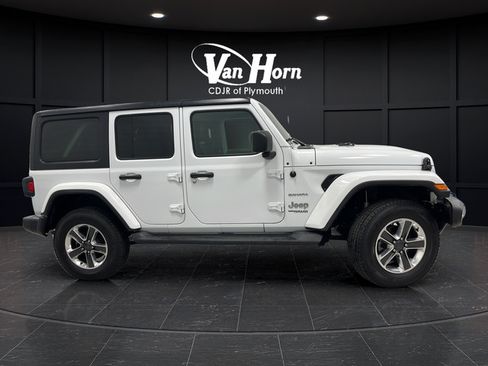 Used 2022 Jeep Wrangler Unlimited Sahara w/ Cold Weather Group AWD/4WD image 3