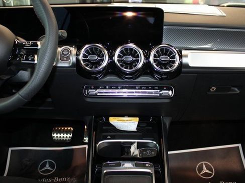 New 2024 Mercedes-Benz GLB 250 4MATIC image 17