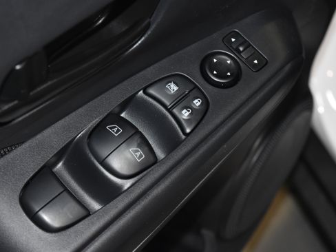New 2025 Nissan Kicks Play S FWD image 4