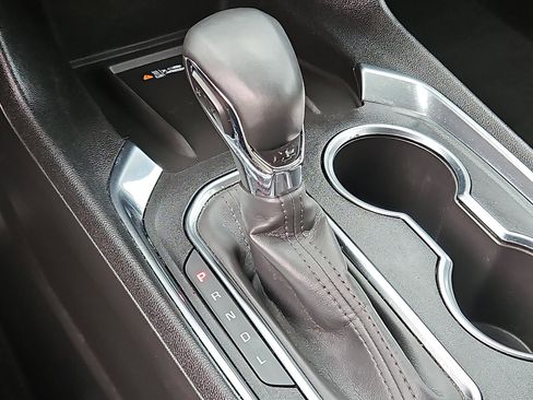 Certified 2023 Chevrolet Traverse LT w/ Rear Camera Mirror Package image 14