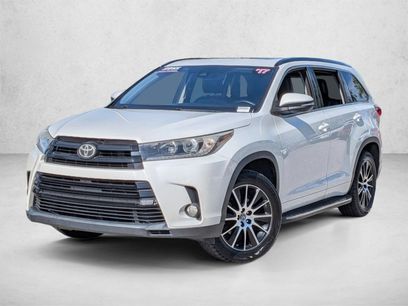 Used 2017 Toyota Highlander SE