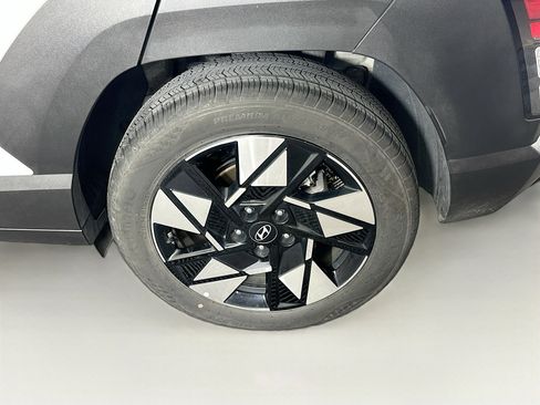 Used 2025 Hyundai Kona SEL FWD image 11