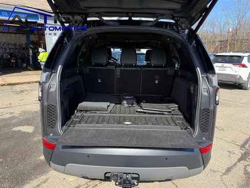 Used 2020 Land Rover Discovery SE image 18
