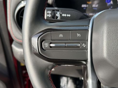 Used 2025 Chevrolet Colorado Z71 image 27