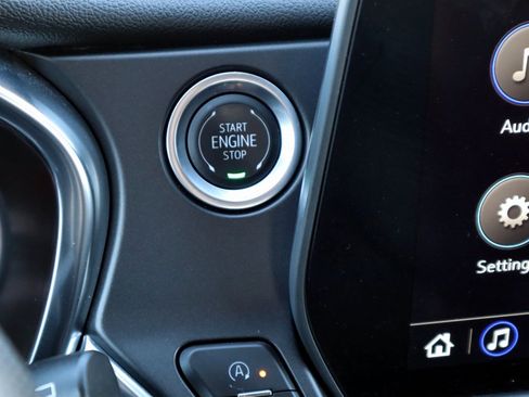 Used 2025 Chevrolet Blazer LT image 25