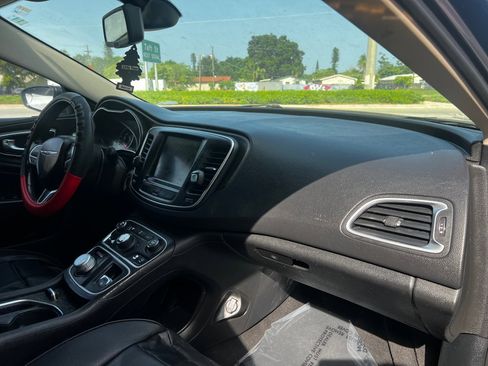 Used 2016 Chrysler 200 Limited image 6