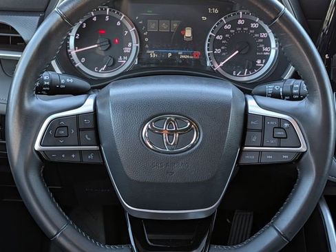 Used 2024 Toyota Highlander XSE image 13