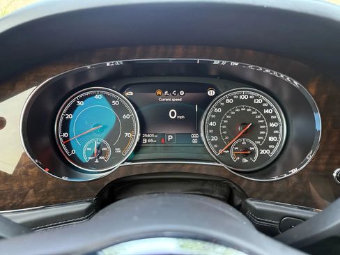 Used 2020 Bentley Bentayga image 5