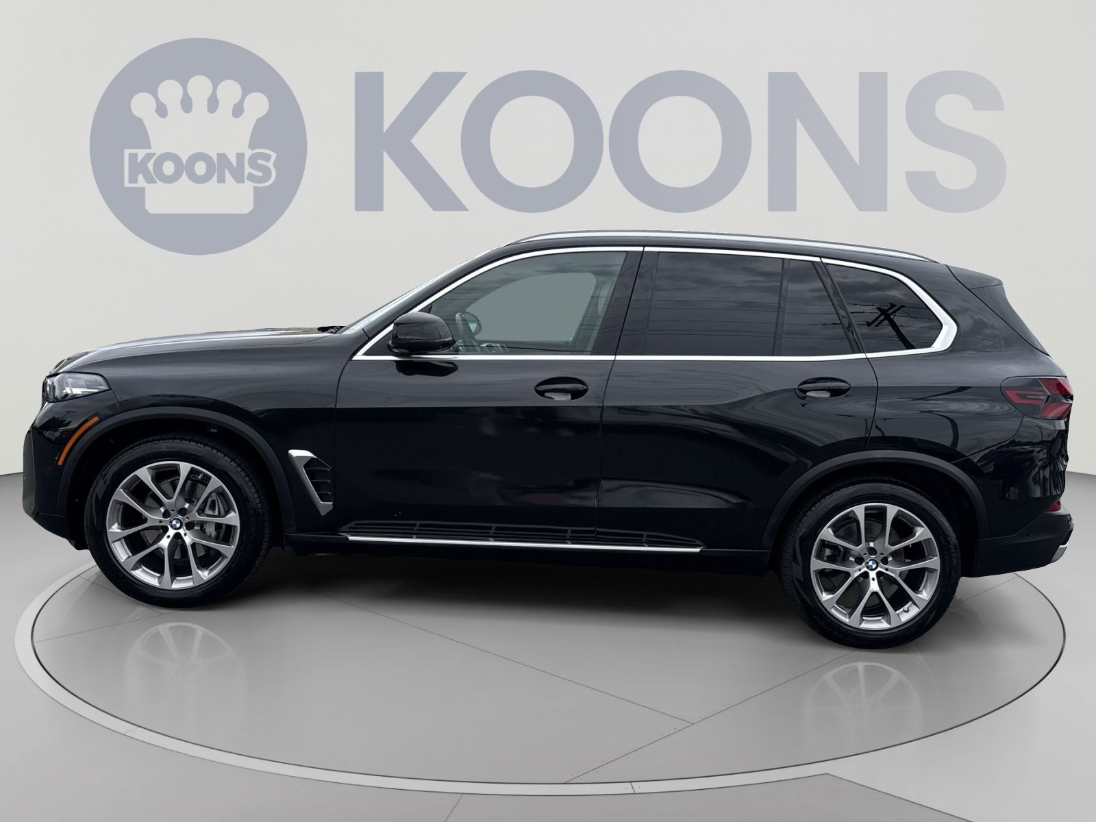 Used 2024 BMW X5 xDrive40i w/ Parking Assistance Package AWD/4WD image 2