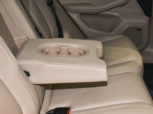 Used 2025 Porsche Macan image 50