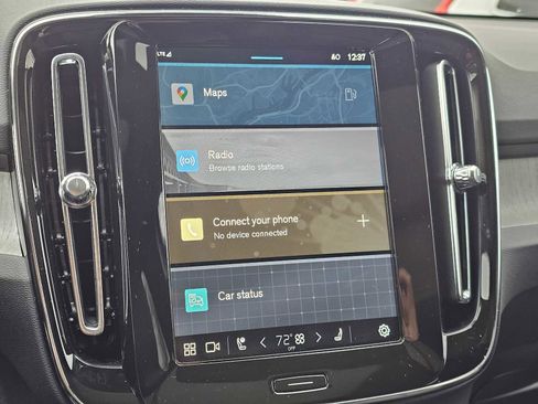 New 2025 Volvo XC40 B5 Plus w/ Climate Package image 27