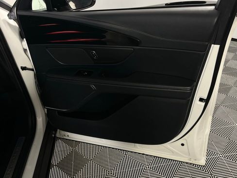 Used 2024 Lincoln Nautilus Premier w/ Jet Appearance Package image 30