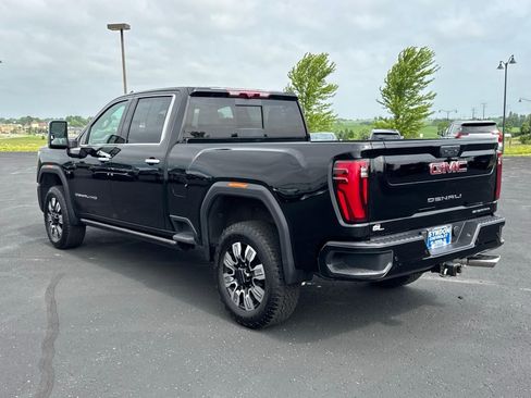 Used 2025 GMC Sierra 2500 Denali w/ Technology Package AWD/4WD image 3
