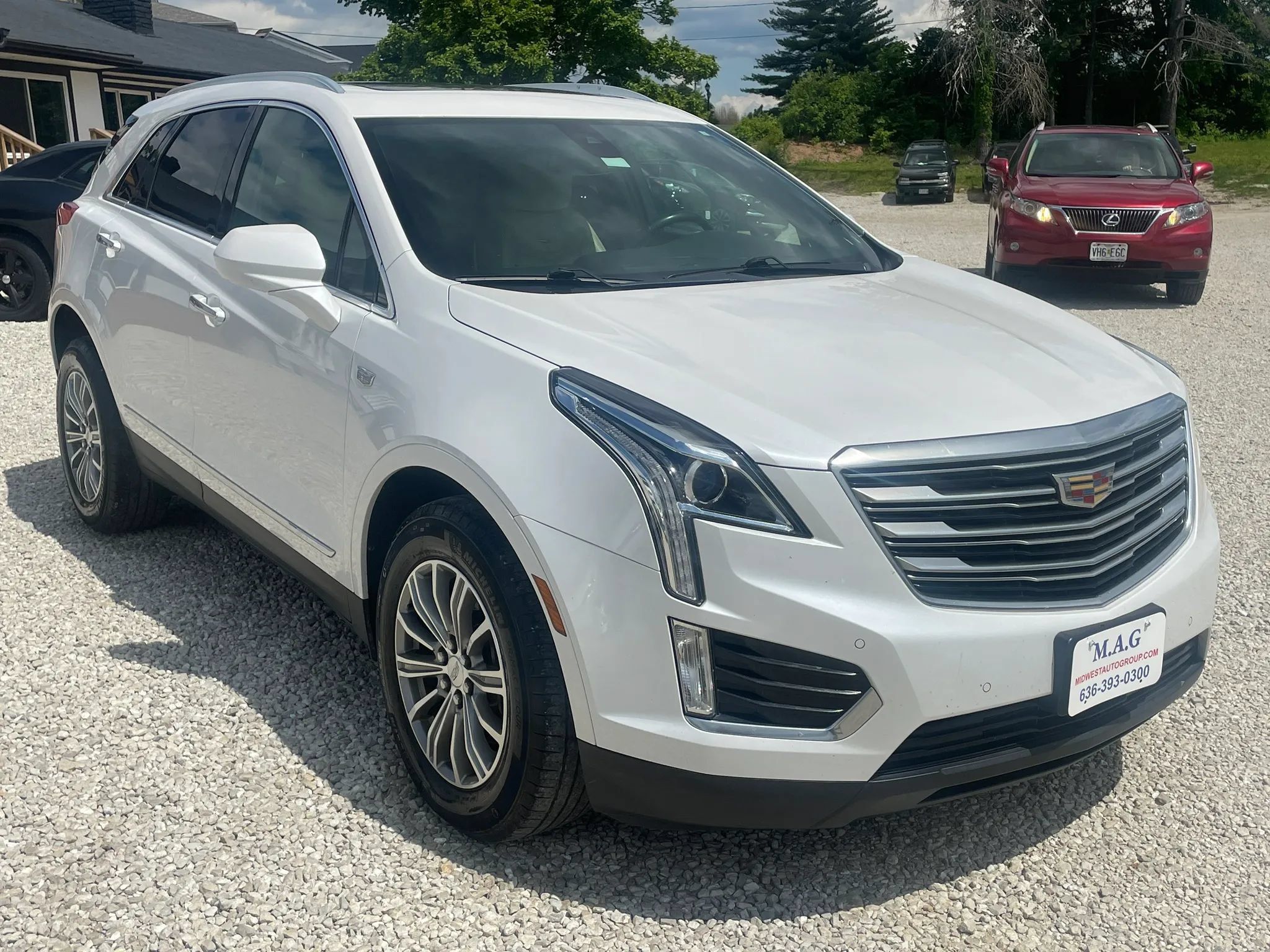 Used 2017 Cadillac XT5 Luxury w/ Driver Awareness Package FWD image 8