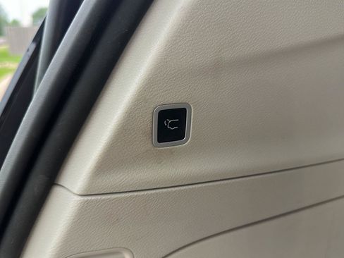 Used 2018 Chrysler Pacifica Touring-L w/ Advanced Safetytec Group FWD image 23